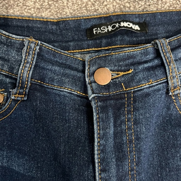 Fashion nova  jeans - Picture 2 of 3
